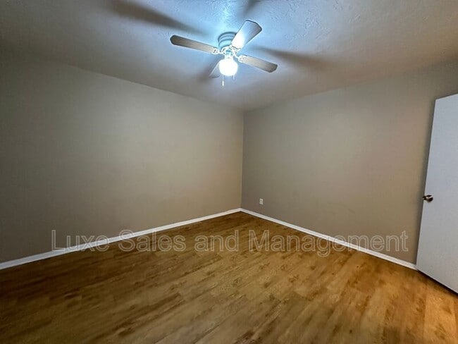 Building Photo - 6016 NW Expressway