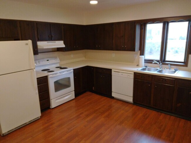 Building Photo - 2300/2302 PVE