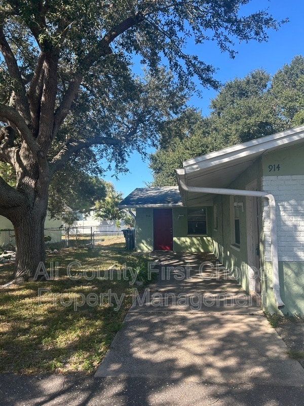 Building Photo - 916 Lake Palms Dr