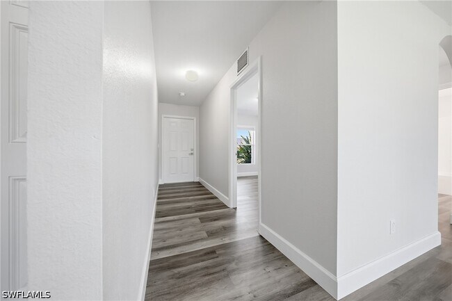 Building Photo - 4621 25th St SW