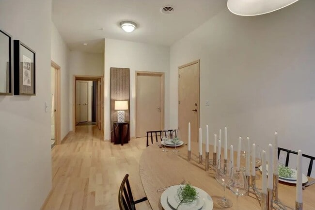 Building Photo - Absolutely Gorgeous 2 BR, 2 BA Condo Just ...
