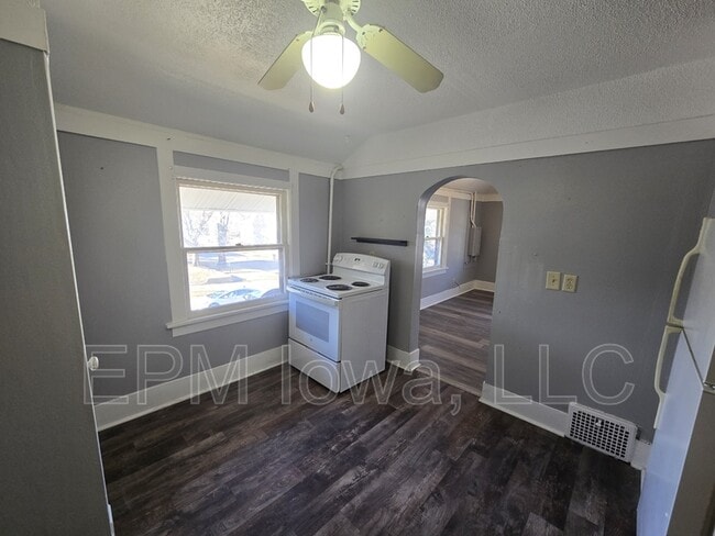 Building Photo - 1001 1/2 Randolph St