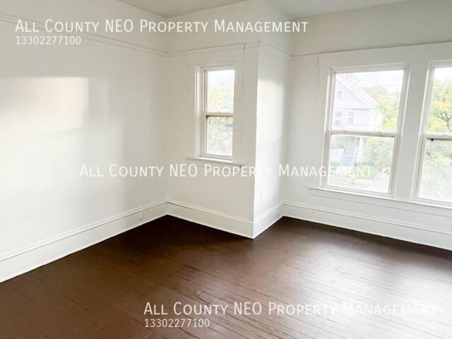 Building Photo - 3298 W 98th St