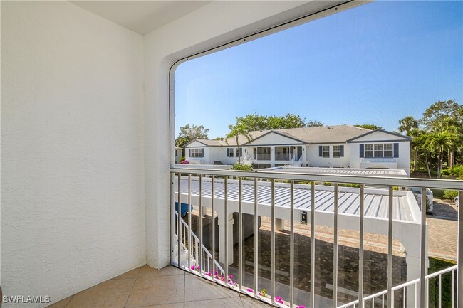 Building Photo - 832 Tanbark Dr
