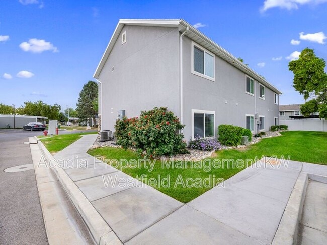 Building Photo - 656 W Meadow Dr
