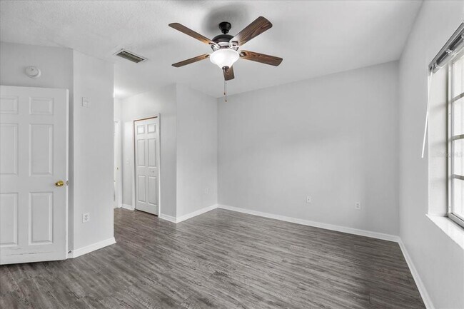 Building Photo - 9621 Lakedale Way