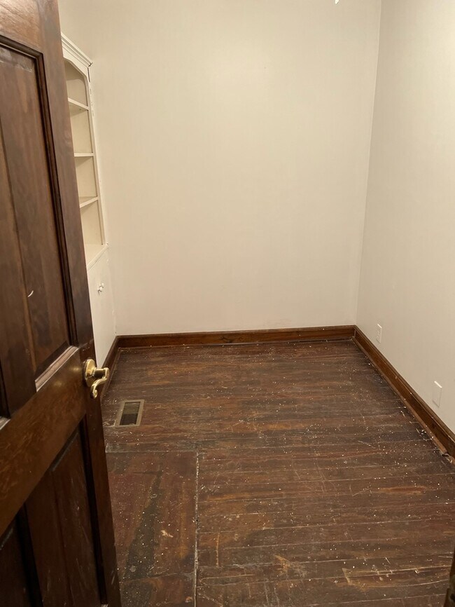 Building Photo - 3 Bedroom Duplex