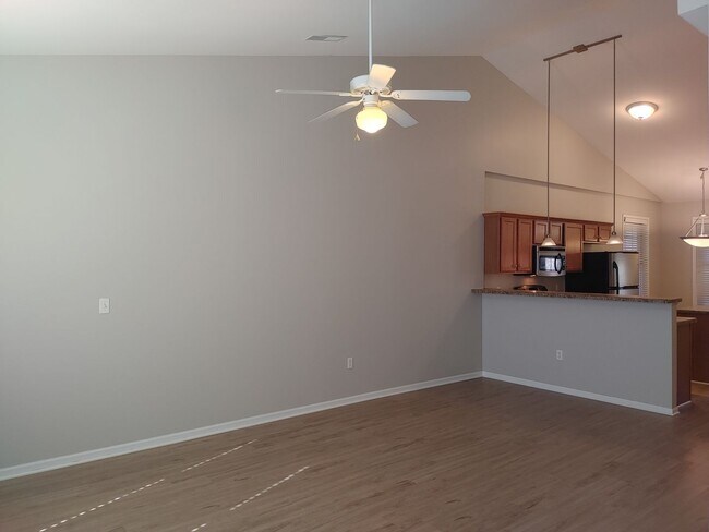Building Photo - $1,550 | 2 Bedroom, 2 Bathroom Condo | No ...
