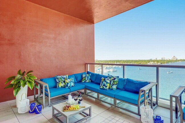 Building Photo - 111 N Ocean Dr