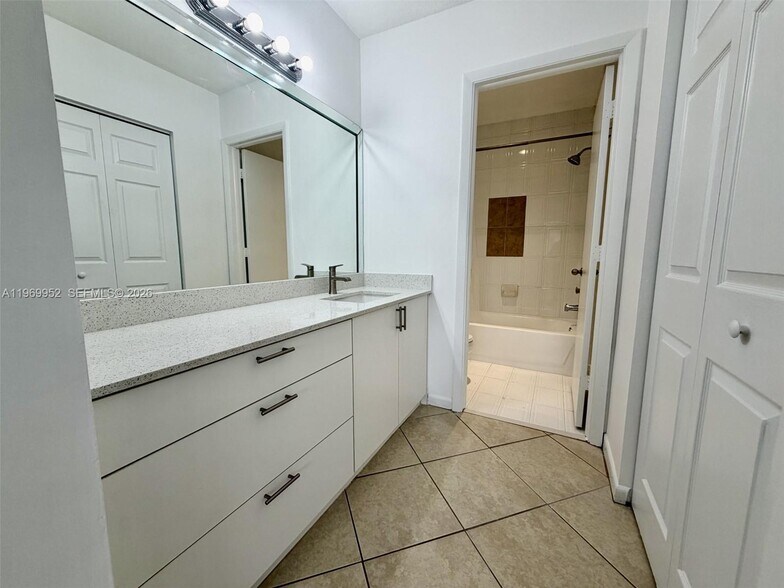 Building Photo - 9658 SW 138th Ave