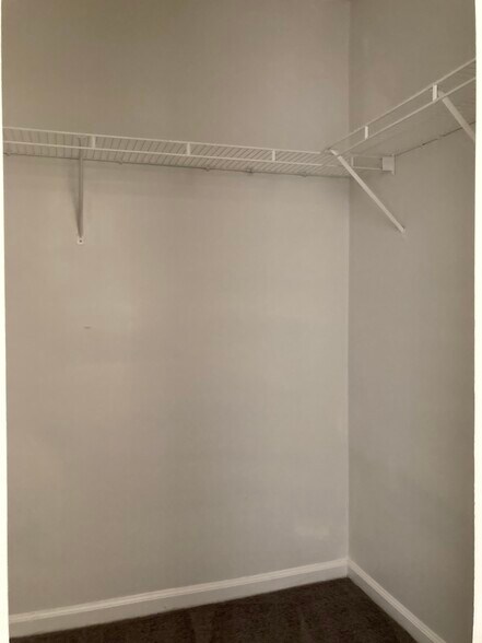 Master Walk-in Closet - 2022 Oak Park Ln