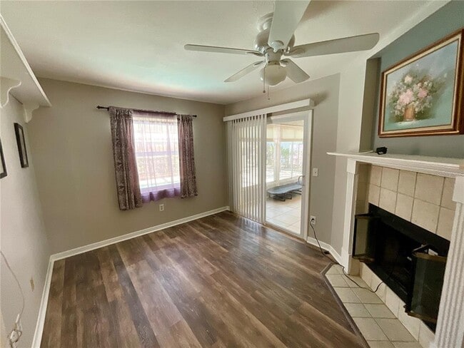 Building Photo - 2913 Longbrooke Way