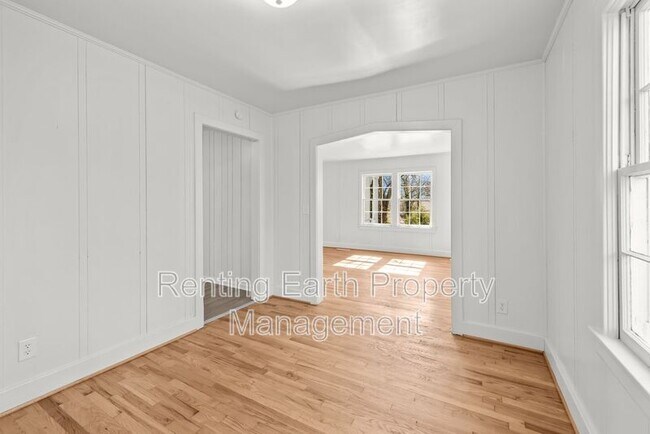 Building Photo - 1820 33rd St SW