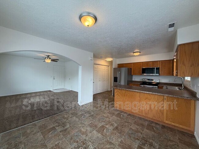 Building Photo - 425 E 1050 S