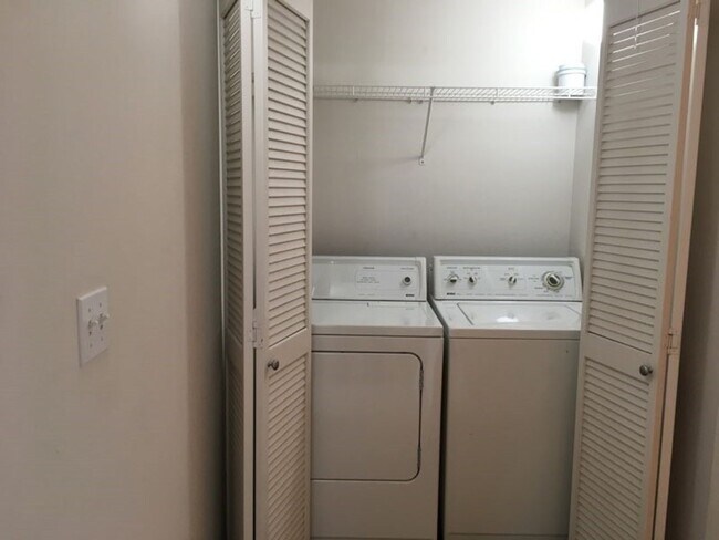 Building Photo - Bella Rose Condo