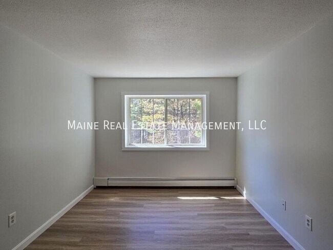 Building Photo - 10 Tall Pines Dr