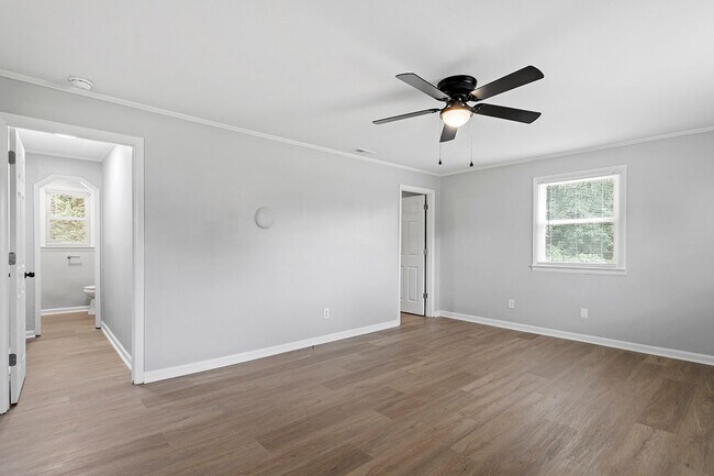 Building Photo - Move-In Ready Ranch Home in Prime Princeton Locale!