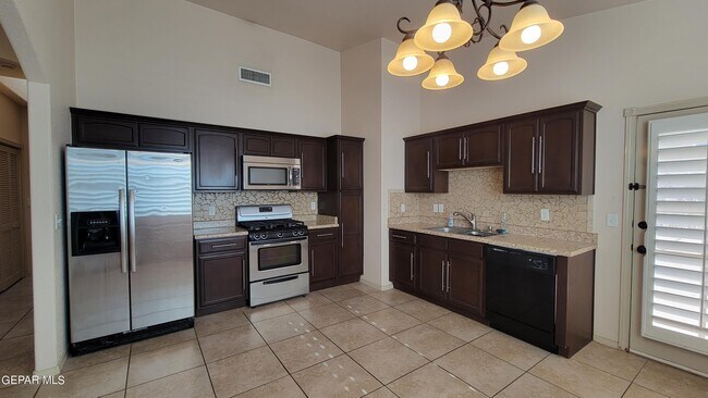 Building Photo - 14281 Gil Reyes Dr