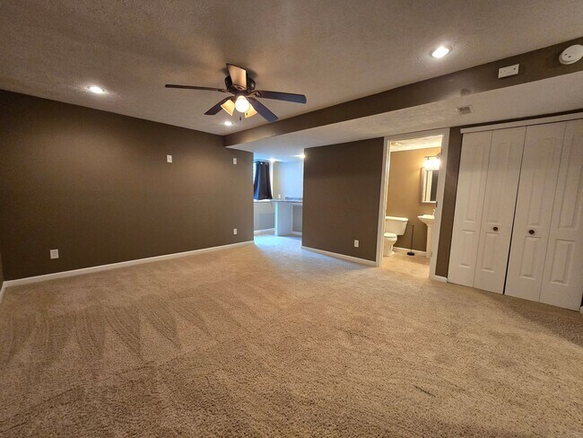 Building Photo - High End Duplex on Normal's East Side!