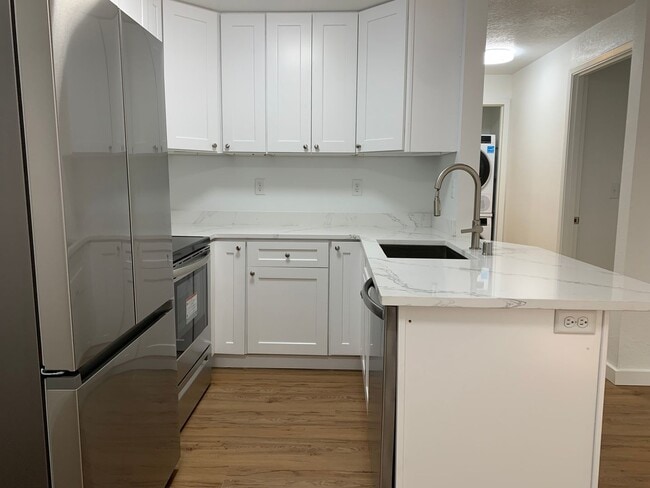 Building Photo - NEW, HIGH-END RENOVATED 1 bed / 1 bath at the Lydia in Ballard! In-Unit Laundry!