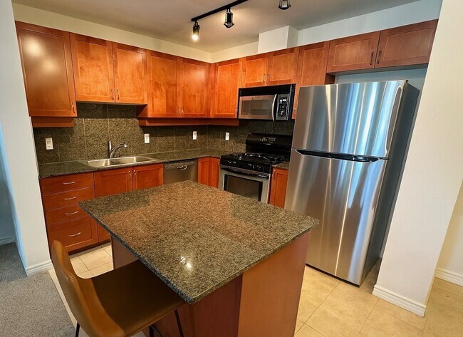 Building Photo - 1240 India St