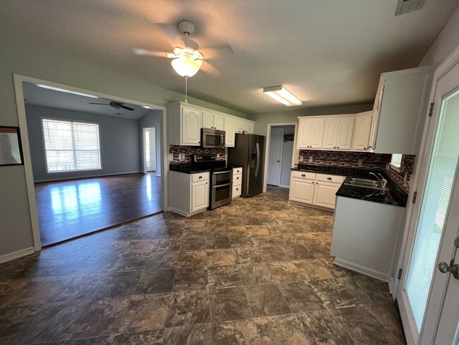 Building Photo - Great family home