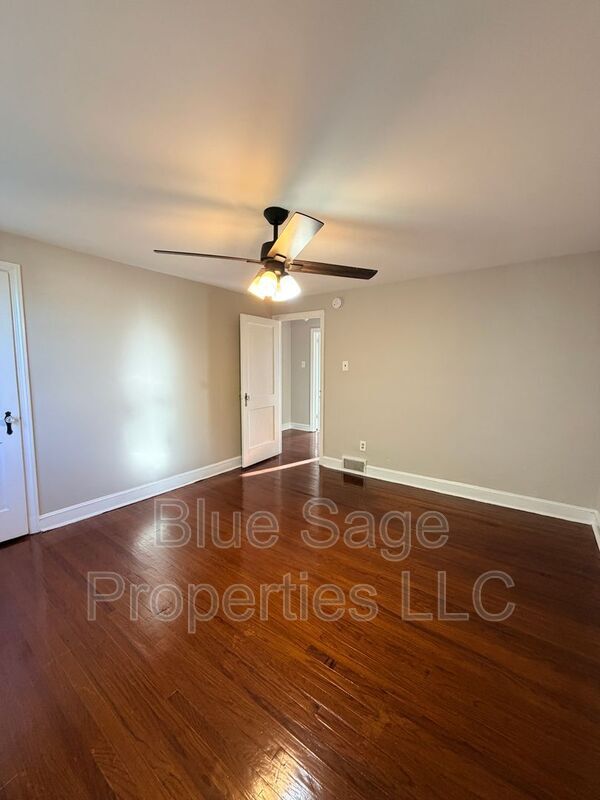 Building Photo - 902 Maple Ave