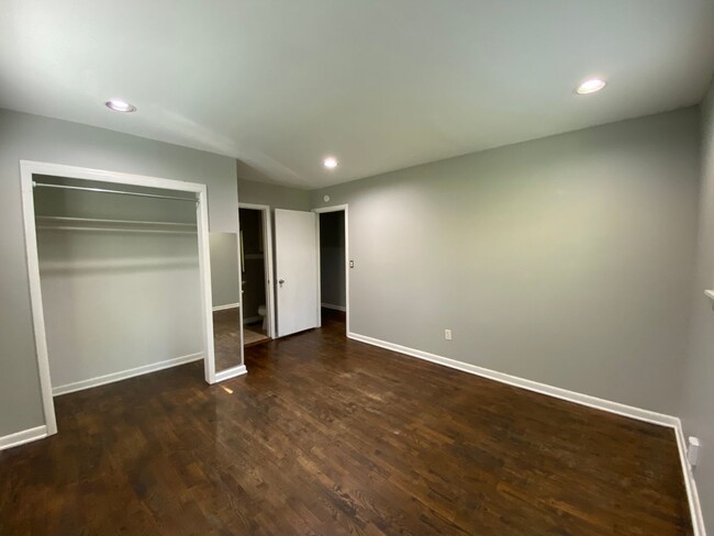 Building Photo - Charming Updated Mid-Century in Fayettevil...