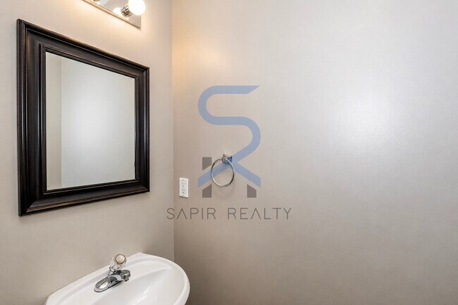 Building Photo - Peaceful Community Charm – 3BR Townhome in Avery Park