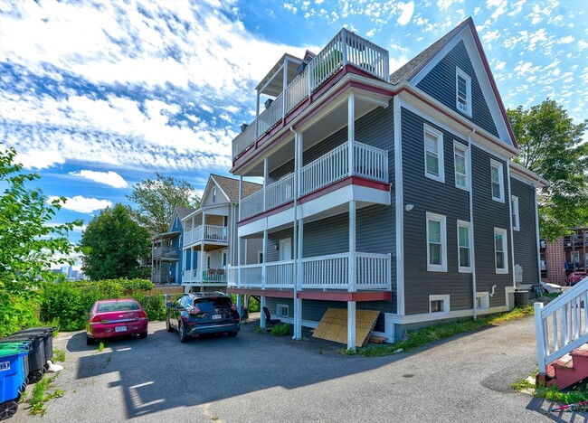 Building Photo - 285 Medford St
