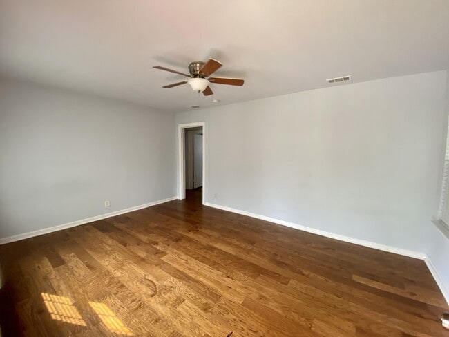 Building Photo - 609 W Odell St