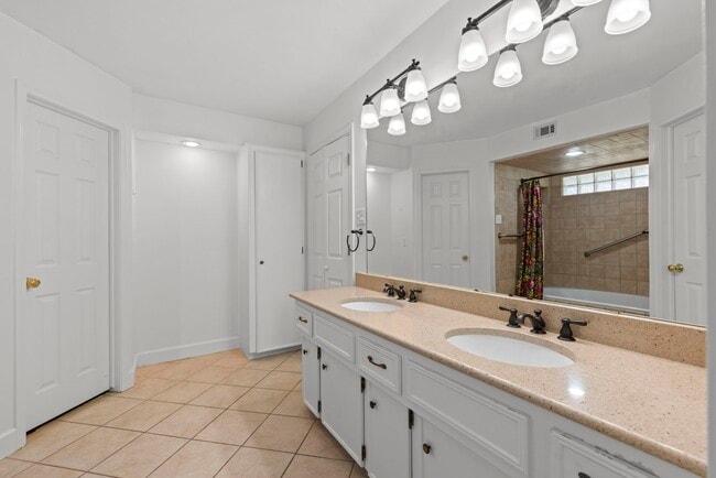 Building Photo - 8318 Everleaf Dr