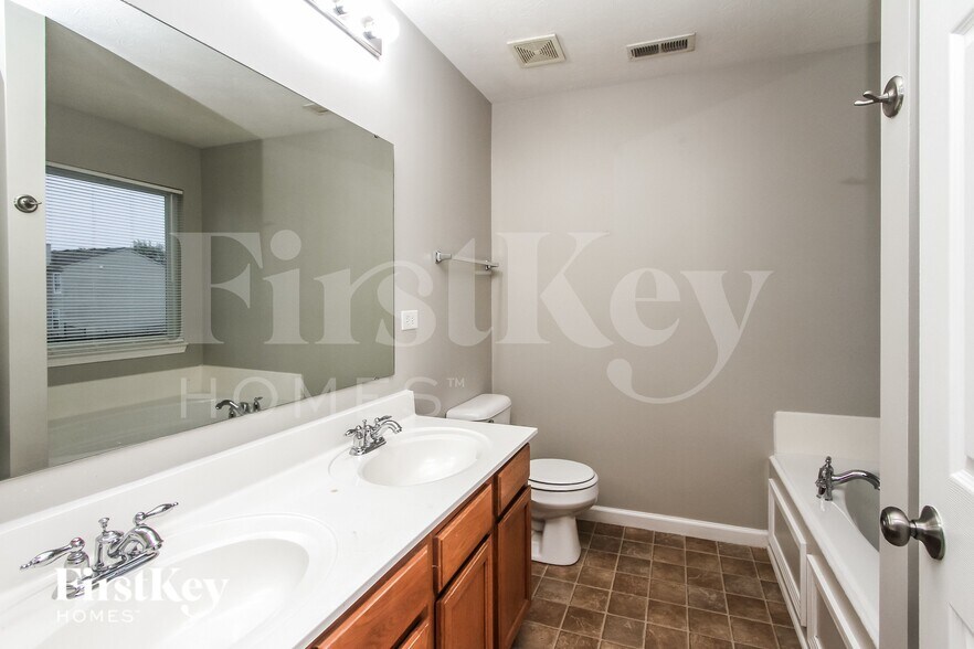 Building Photo - 7651 Lara Lee Dr