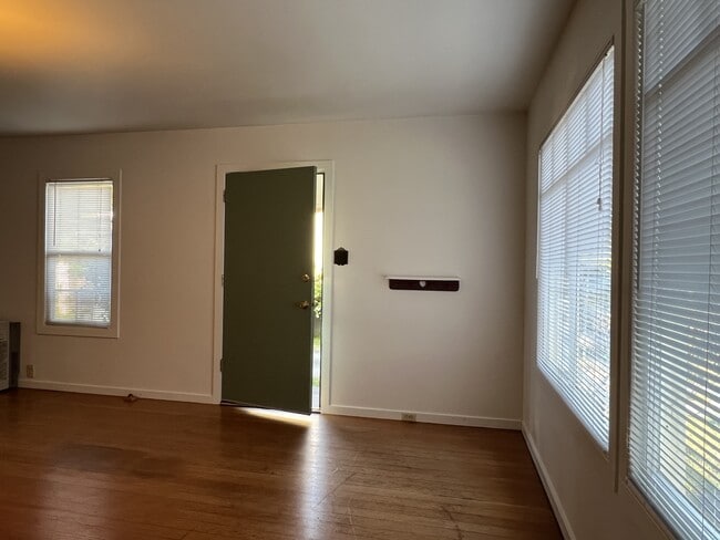 Building Photo - 262 12th St