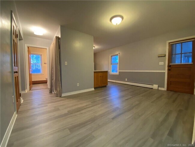 Building Photo - 247 Felt Rd