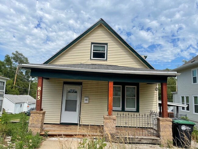 Primary Photo - Beautiful 4 Bedroom House!!