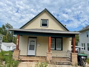 Building Photo - Beautiful 4 Bedroom House!!