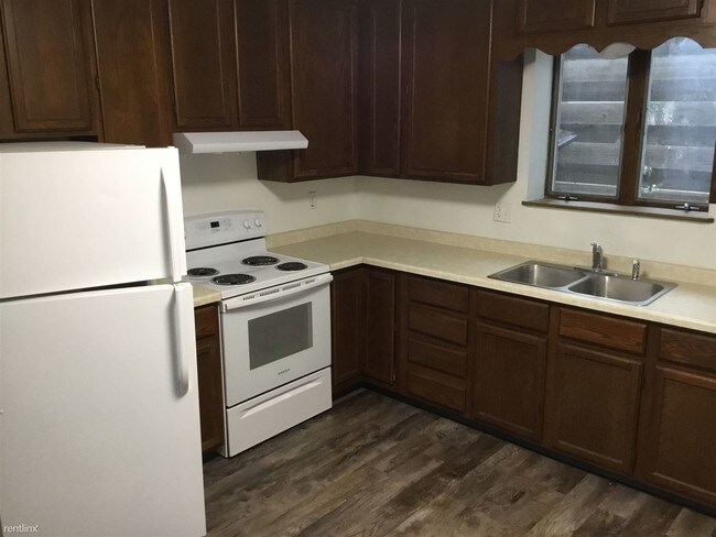 Building Photo - 2 br, 1 bath  - 1105 E Bowen Ave Unit C