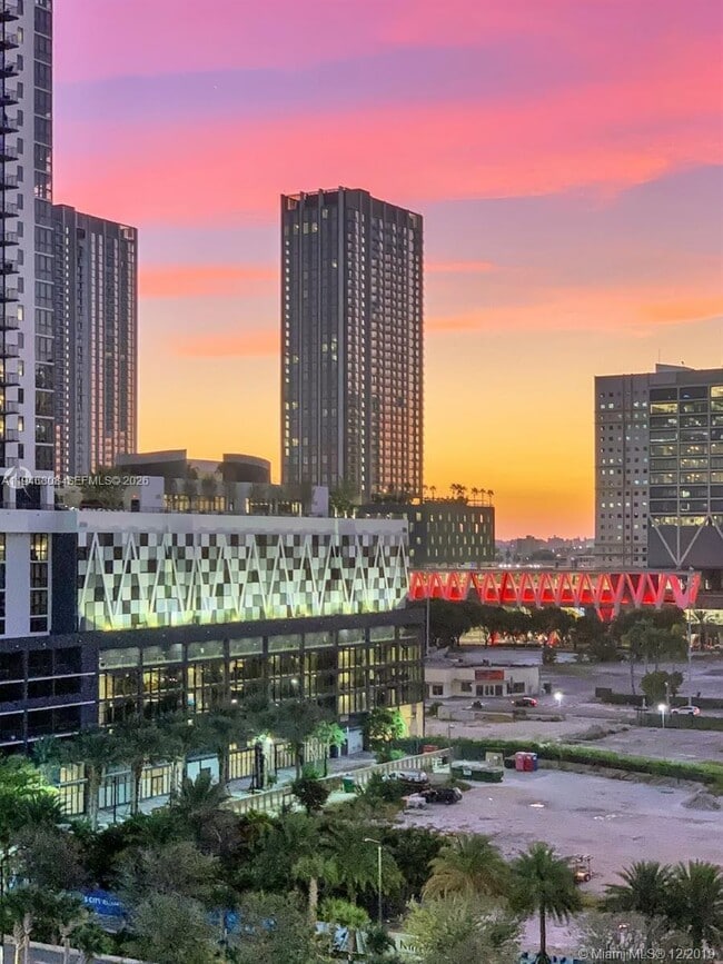 Building Photo - 851 NE 1st Ave