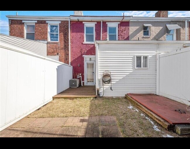 Building Photo - 98 S 26th St