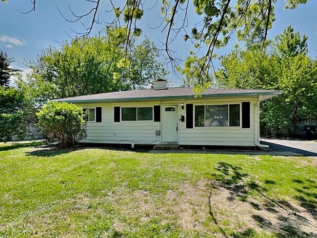 Building Photo - 223 Crestwood Dr