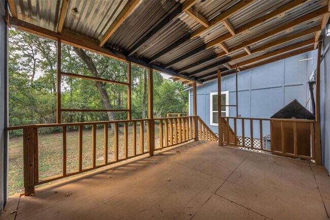 Building Photo - 30519 Lake Cir Ln