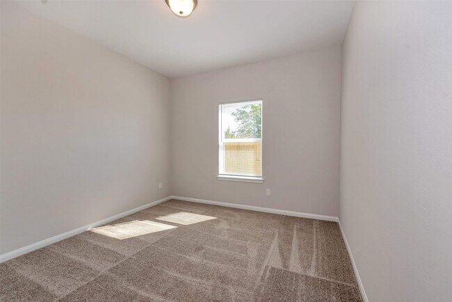 Building Photo - 1683 Rd 3556
