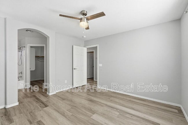 Building Photo - 534 E Bartlett Way