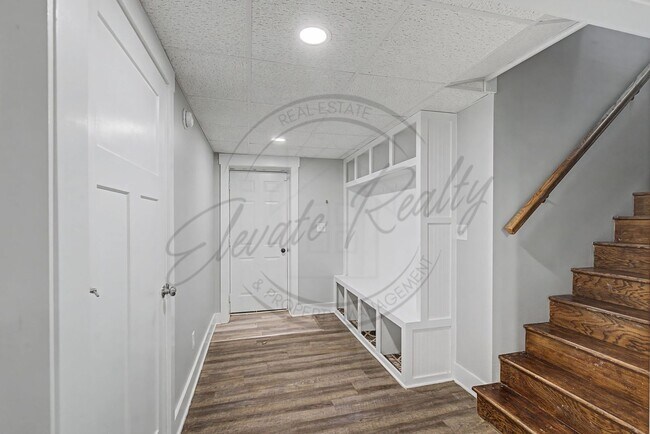 Building Photo - Four Bedroom Ranch with Finished Basement in Clarksville!