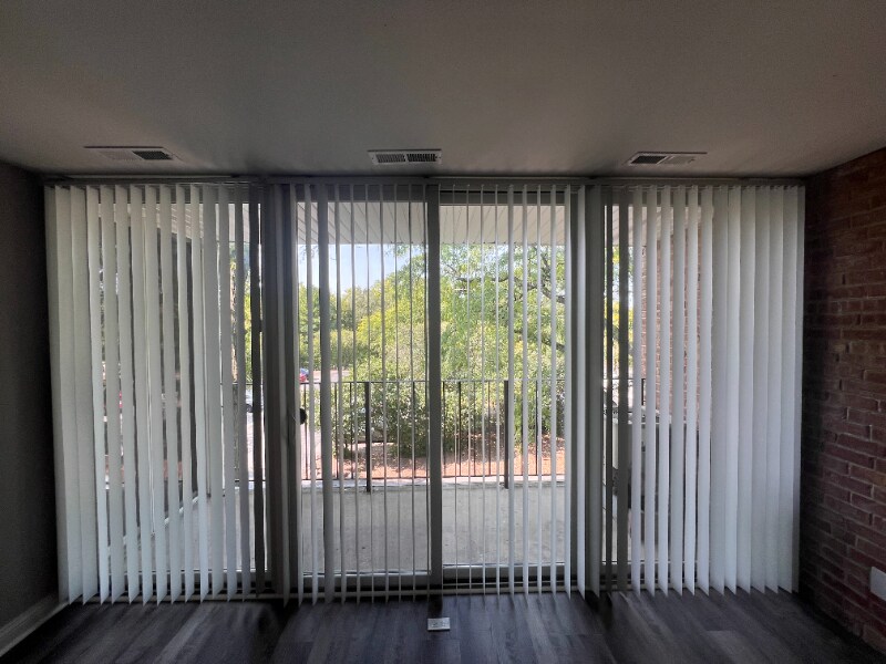Building Photo - 5550 Abbey Dr