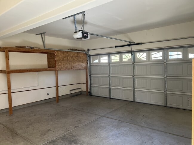 Building Photo - 5210 Village Green Ln
