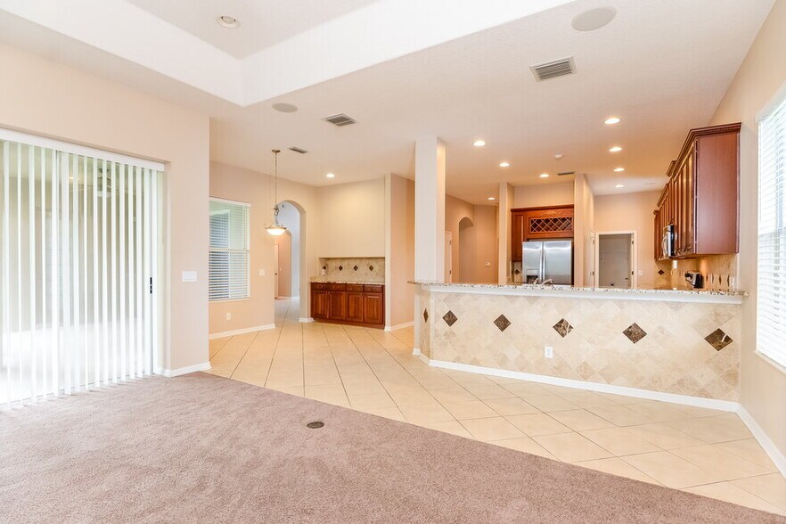 Building Photo - 2302 Fountain Grass Dr