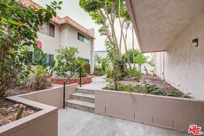 Building Photo - 2020 Graham Ave