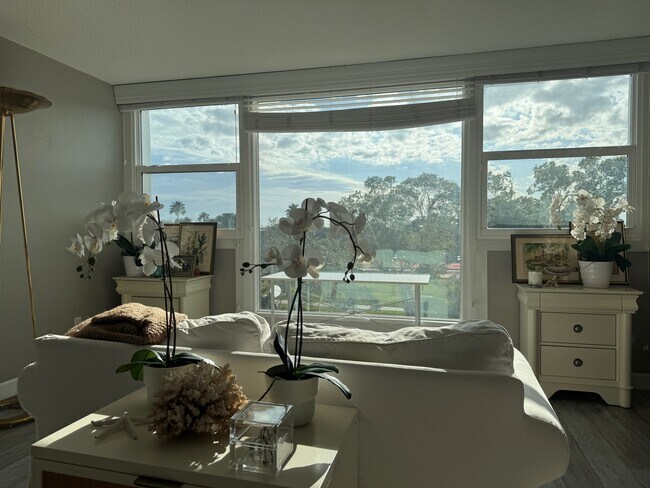 Building Photo - 33 S Gulfstream Ave